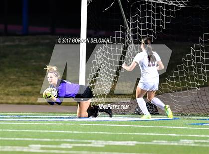Thumbnail 3 in Red Oak vs. Lake Ridge (UIL 5A Regional Quarterfinal) photogallery.