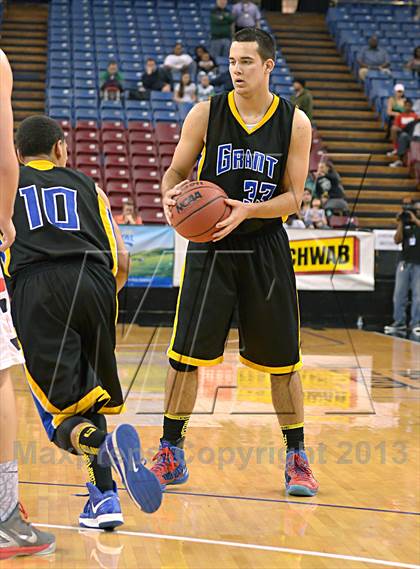 Thumbnail 3 in Grant vs. Antelope (CIF SJS D2 Final) photogallery.