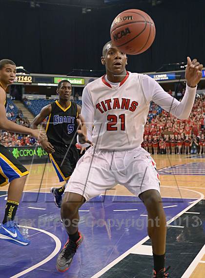 Thumbnail 2 in Grant vs. Antelope (CIF SJS D2 Final) photogallery.