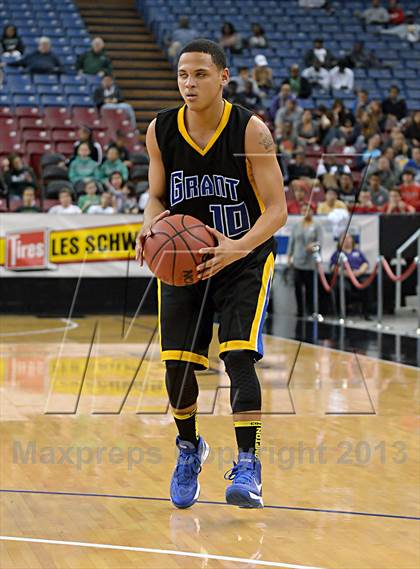 Thumbnail 2 in Grant vs. Antelope (CIF SJS D2 Final) photogallery.