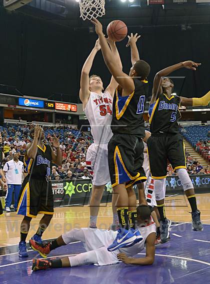 Thumbnail 3 in Grant vs. Antelope (CIF SJS D2 Final) photogallery.