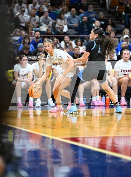 Thumbnail 2 in Riverdale Ridge vs. Legend (CHSAA 6A Final Four) photogallery.
