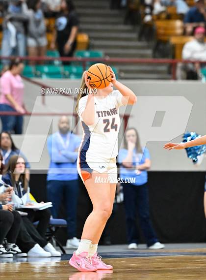Thumbnail 1 in Riverdale Ridge vs. Legend (CHSAA 6A Final Four) photogallery.