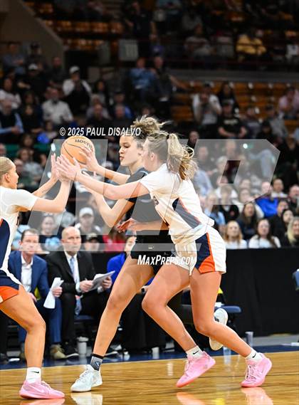 Thumbnail 2 in Riverdale Ridge vs. Legend (CHSAA 6A Final Four) photogallery.
