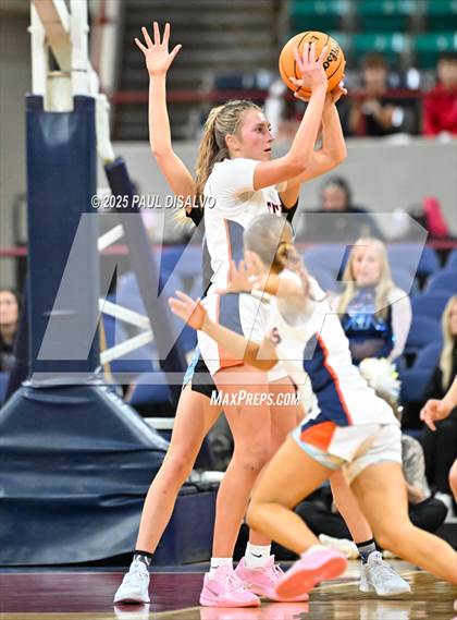 Thumbnail 3 in Riverdale Ridge vs. Legend (CHSAA 6A Final Four) photogallery.