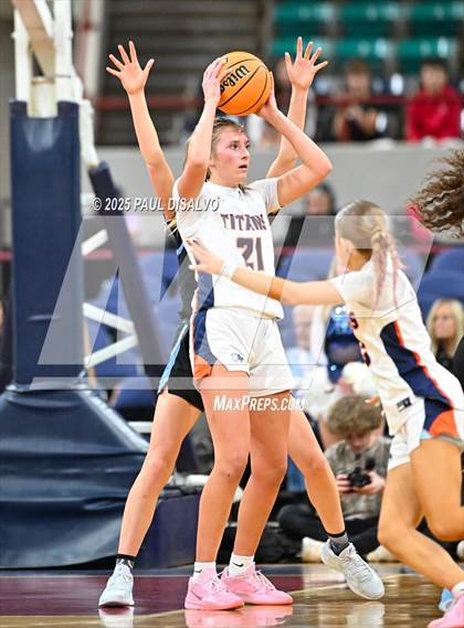 Thumbnail 1 in Riverdale Ridge vs. Legend (CHSAA 6A Final Four) photogallery.