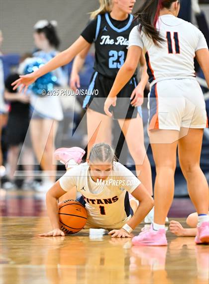 Thumbnail 3 in Riverdale Ridge vs. Legend (CHSAA 6A Final Four) photogallery.