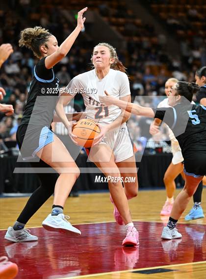 Thumbnail 3 in Riverdale Ridge vs. Legend (CHSAA 6A Final Four) photogallery.