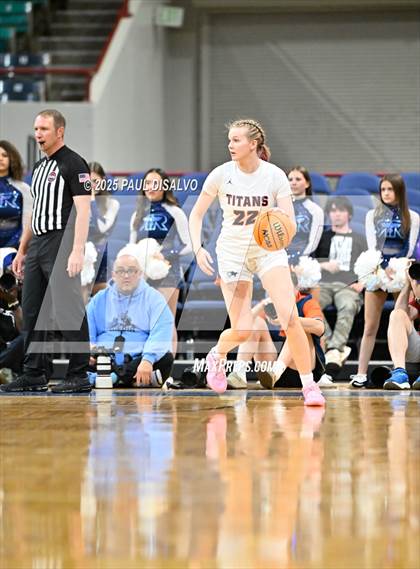 Thumbnail 2 in Riverdale Ridge vs. Legend (CHSAA 6A Final Four) photogallery.
