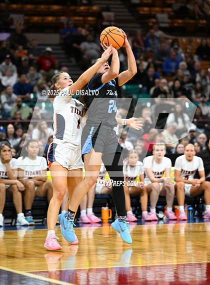 Thumbnail 3 in Riverdale Ridge vs. Legend (CHSAA 6A Final Four) photogallery.