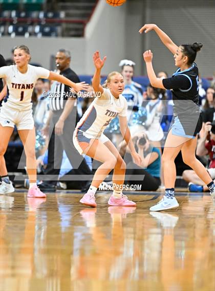 Thumbnail 1 in Riverdale Ridge vs. Legend (CHSAA 6A Final Four) photogallery.