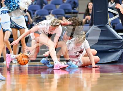 Thumbnail 3 in Riverdale Ridge vs. Legend (CHSAA 6A Final Four) photogallery.