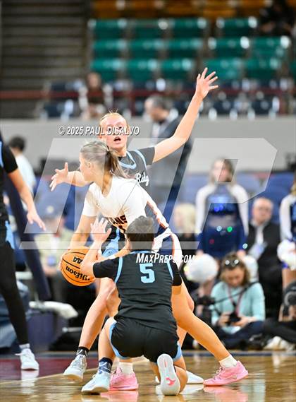 Thumbnail 2 in Riverdale Ridge vs. Legend (CHSAA 6A Final Four) photogallery.