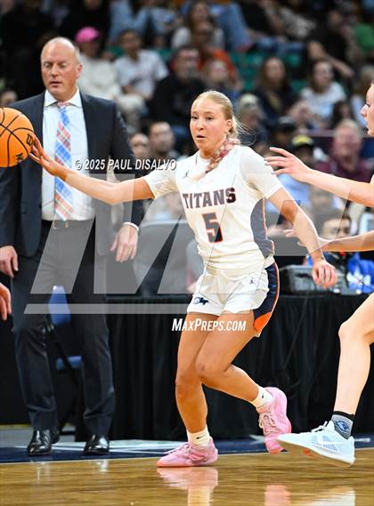 Thumbnail 3 in Riverdale Ridge vs. Legend (CHSAA 6A Final Four) photogallery.