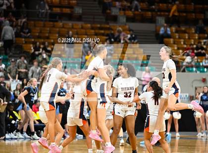 Thumbnail 3 in Riverdale Ridge vs. Legend (CHSAA 6A Final Four) photogallery.