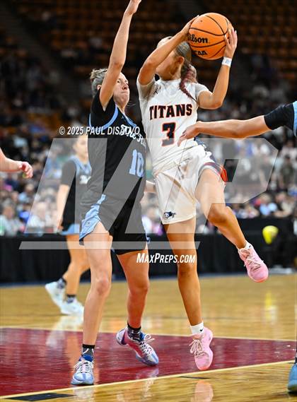 Thumbnail 3 in Riverdale Ridge vs. Legend (CHSAA 6A Final Four) photogallery.