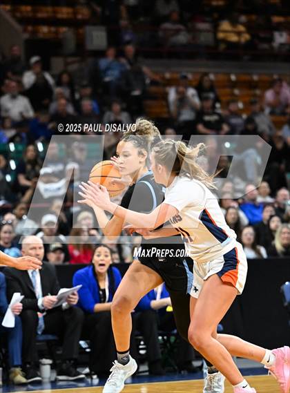 Thumbnail 3 in Riverdale Ridge vs. Legend (CHSAA 6A Final Four) photogallery.