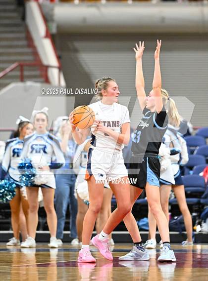 Thumbnail 3 in Riverdale Ridge vs. Legend (CHSAA 6A Final Four) photogallery.
