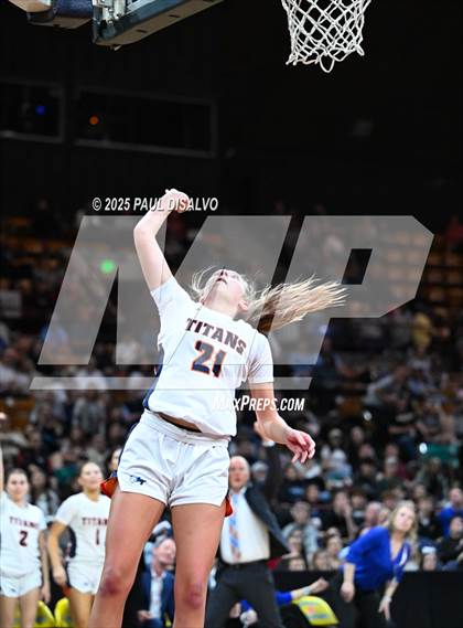Thumbnail 3 in Riverdale Ridge vs. Legend (CHSAA 6A Final Four) photogallery.