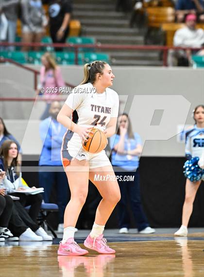 Thumbnail 1 in Riverdale Ridge vs. Legend (CHSAA 6A Final Four) photogallery.