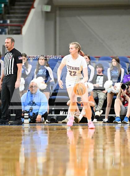 Thumbnail 3 in Riverdale Ridge vs. Legend (CHSAA 6A Final Four) photogallery.