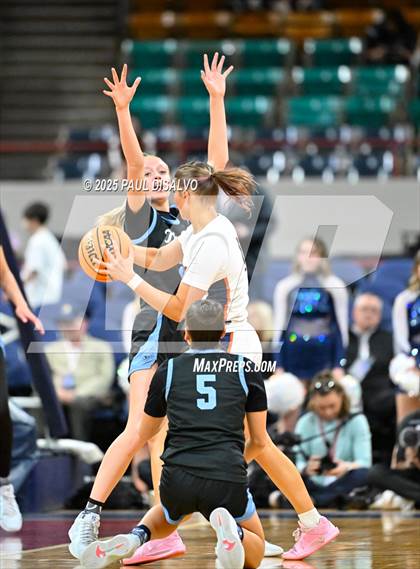 Thumbnail 3 in Riverdale Ridge vs. Legend (CHSAA 6A Final Four) photogallery.