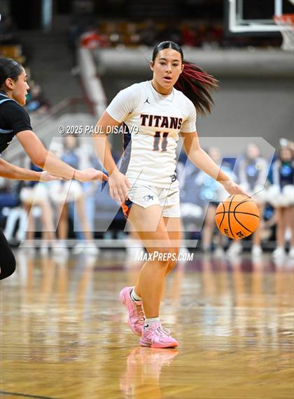 Thumbnail 3 in Riverdale Ridge vs. Legend (CHSAA 6A Final Four) photogallery.