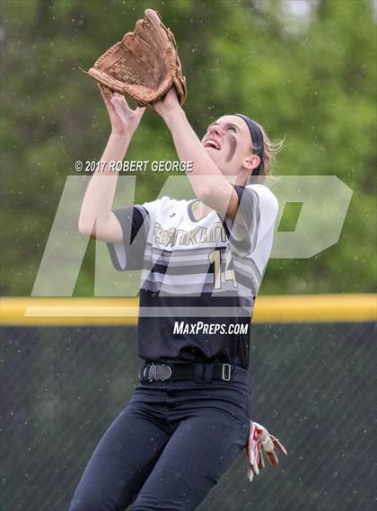 Thumbnail 2 in Muskego vs Franklin (WIAA Division 1 Regional) photogallery.