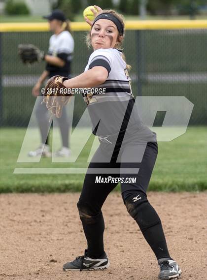 Thumbnail 2 in Muskego vs Franklin (WIAA Division 1 Regional) photogallery.