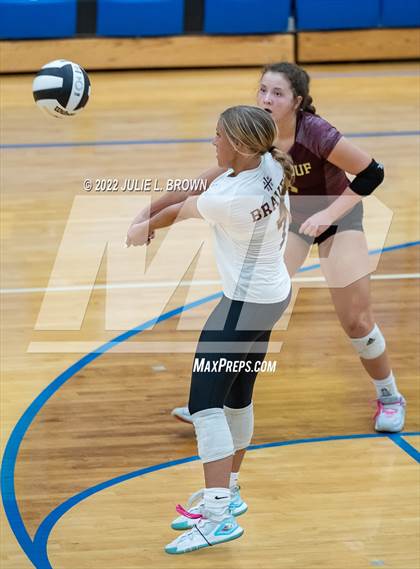 Thumbnail 2 in Yorktown vs. Brebeuf Jesuit Preparatory (IHSAA 4A Regional semi-final) photogallery.