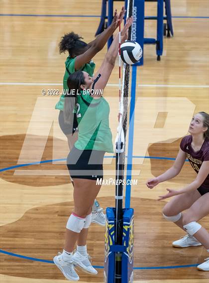 Thumbnail 1 in Yorktown vs. Brebeuf Jesuit Preparatory (IHSAA 4A Regional semi-final) photogallery.