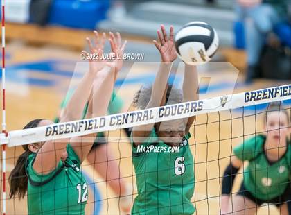 Thumbnail 2 in Yorktown vs. Brebeuf Jesuit Preparatory (IHSAA 4A Regional semi-final) photogallery.
