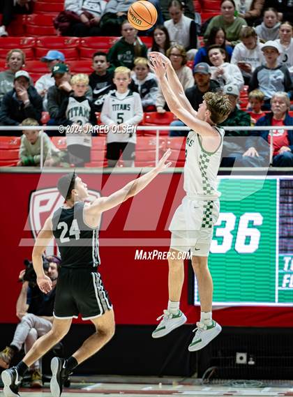 Thumbnail 3 in Highland @ Olympus (UHSAA 5A Semifinal) photogallery.