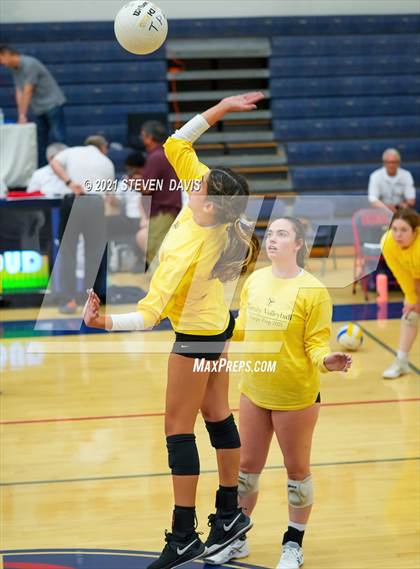Thumbnail 2 in Rock Point vs. Tempe Prep (AIA 1A Finals) photogallery.