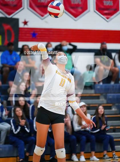 Thumbnail 1 in Rock Point vs. Tempe Prep (AIA 1A Finals) photogallery.