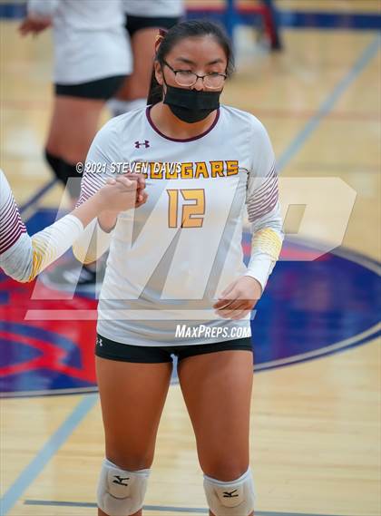 Thumbnail 3 in Rock Point vs. Tempe Prep (AIA 1A Finals) photogallery.