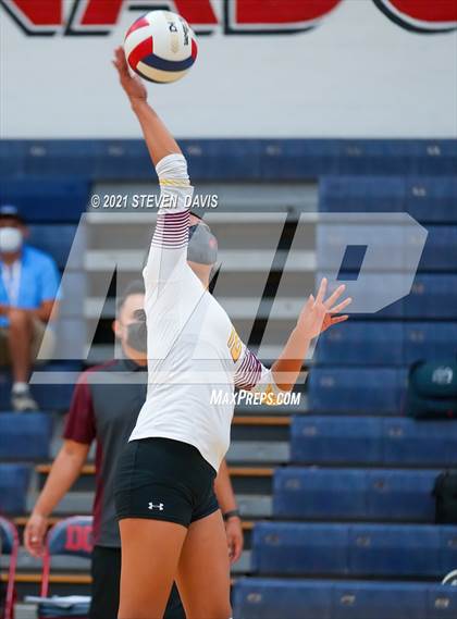 Thumbnail 1 in Rock Point vs. Tempe Prep (AIA 1A Finals) photogallery.