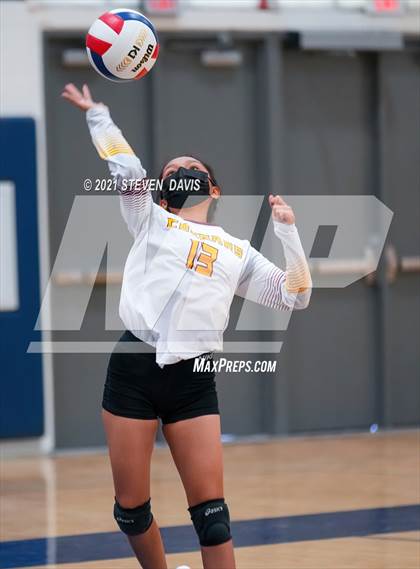 Thumbnail 1 in Rock Point vs. Tempe Prep (AIA 1A Finals) photogallery.