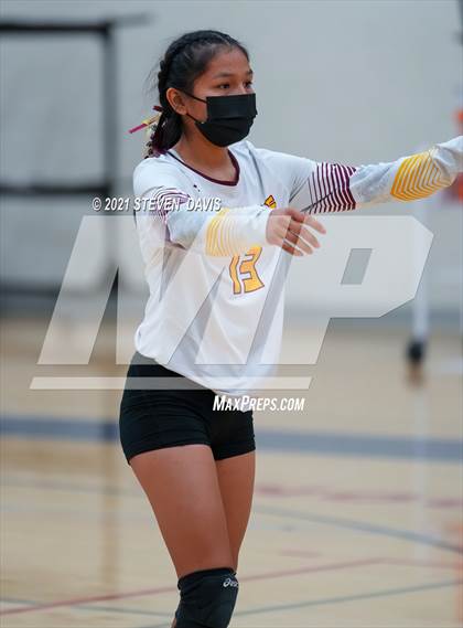 Thumbnail 3 in Rock Point vs. Tempe Prep (AIA 1A Finals) photogallery.