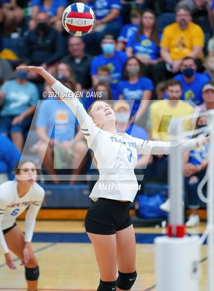 Thumbnail 3 in Rock Point vs. Tempe Prep (AIA 1A Finals) photogallery.
