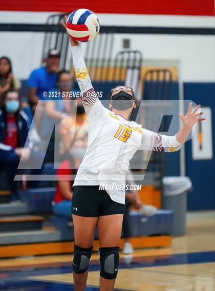 Thumbnail 2 in Rock Point vs. Tempe Prep (AIA 1A Finals) photogallery.