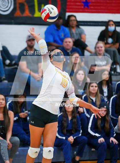 Thumbnail 2 in Rock Point vs. Tempe Prep (AIA 1A Finals) photogallery.