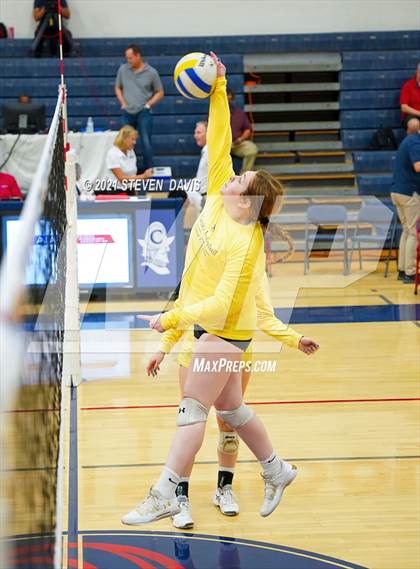 Thumbnail 2 in Rock Point vs. Tempe Prep (AIA 1A Finals) photogallery.