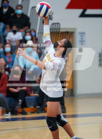 Thumbnail 1 in Rock Point vs. Tempe Prep (AIA 1A Finals) photogallery.