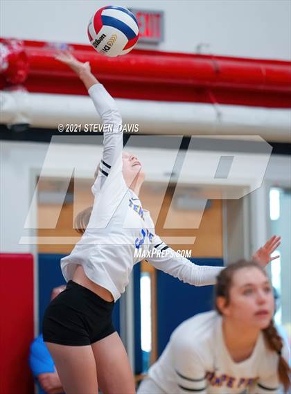 Thumbnail 1 in Rock Point vs. Tempe Prep (AIA 1A Finals) photogallery.