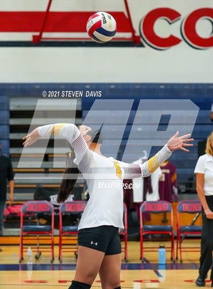 Thumbnail 2 in Rock Point vs. Tempe Prep (AIA 1A Finals) photogallery.