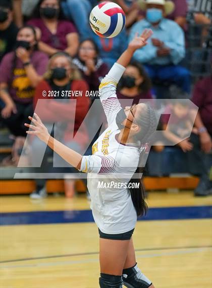 Thumbnail 1 in Rock Point vs. Tempe Prep (AIA 1A Finals) photogallery.