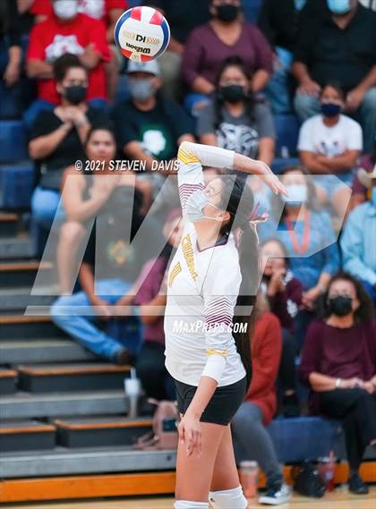 Thumbnail 1 in Rock Point vs. Tempe Prep (AIA 1A Finals) photogallery.