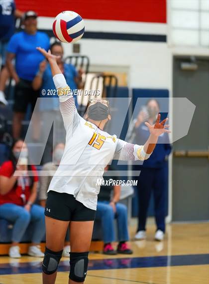 Thumbnail 2 in Rock Point vs. Tempe Prep (AIA 1A Finals) photogallery.