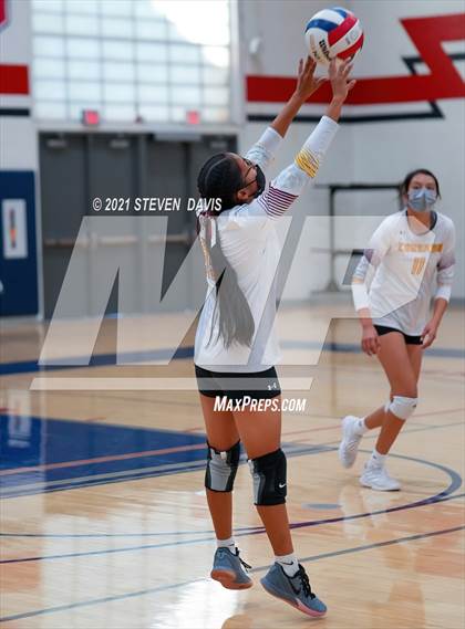 Thumbnail 1 in Rock Point vs. Tempe Prep (AIA 1A Finals) photogallery.